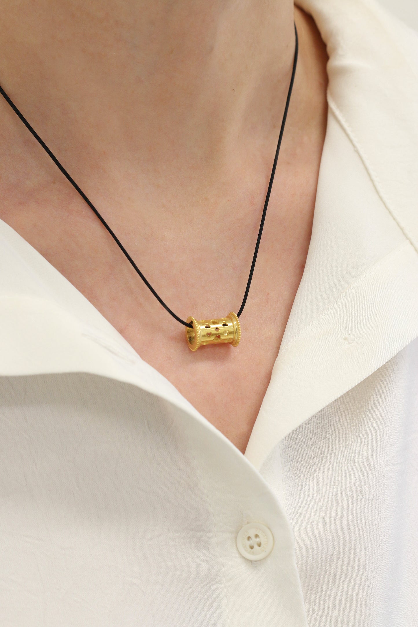 Folium Barrel Necklace